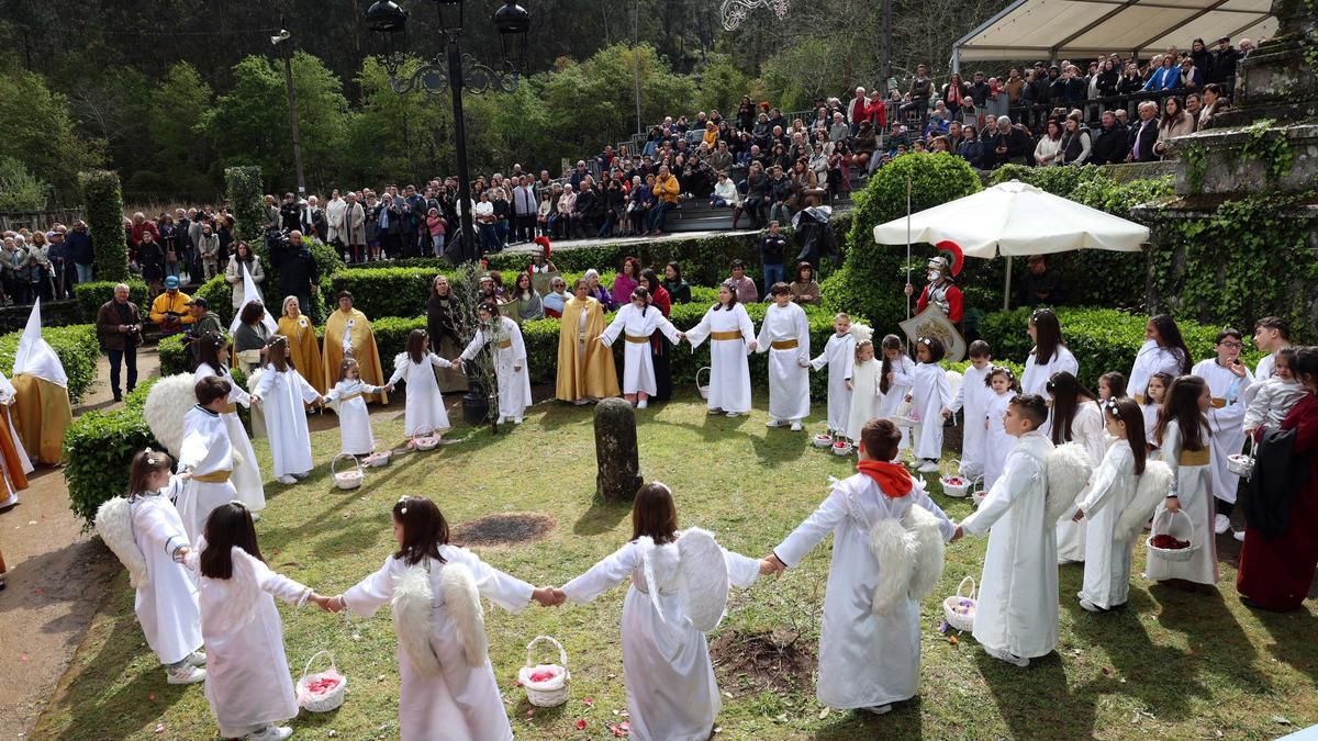 Escenificación del Domingo de Resurrección en Paradela.