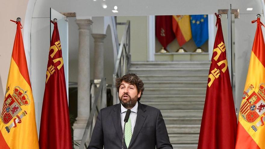Más política