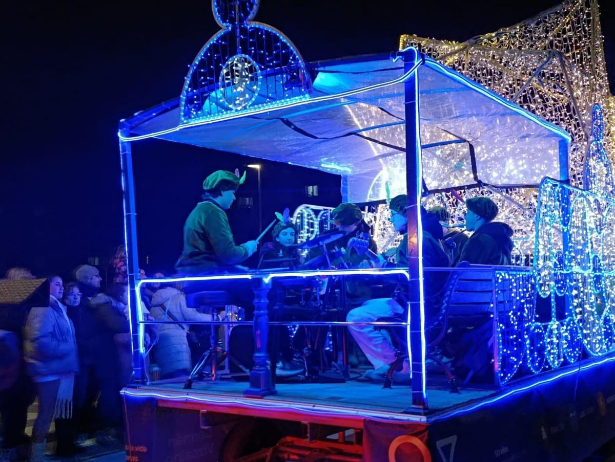 Los Reyes desbordan Lugones en una cabalgata de récord