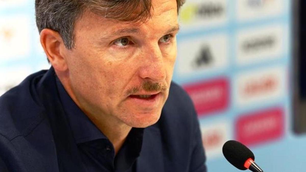 Lalo Arantegui, director deportivo del Real Zaragoza, durante su rueda de prensa de este lunes.