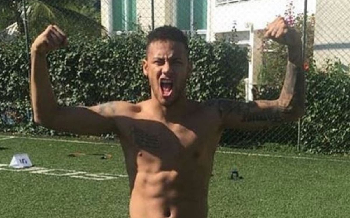 Neymar muestra paquete y causa sensación en las redes sociales