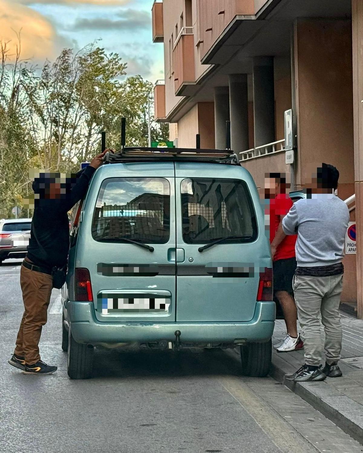 Els infractors, enxampats 'in fraganti'.