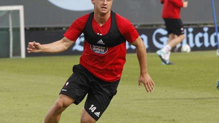 Stanislav Lobotka, ayer, durante el entrenamiento. // Ricardo Grobas