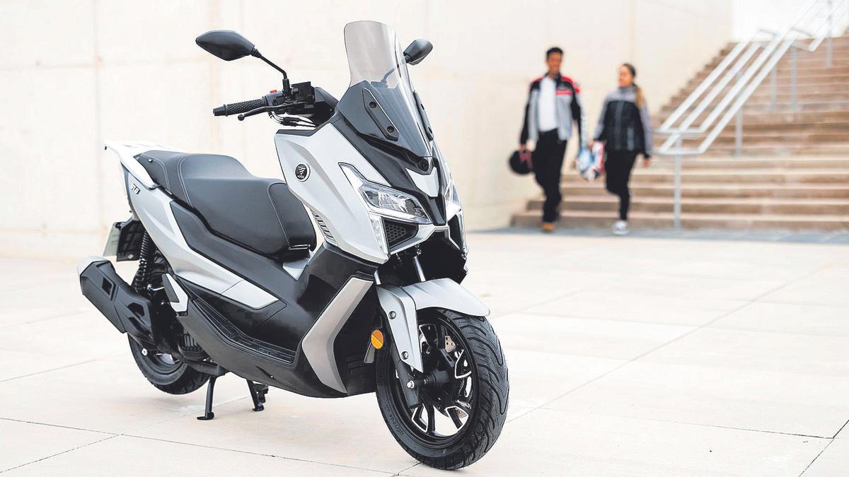 Voge SR1 125: Un atractivo y equipadísimo scooter GT de contenidas  dimensiones y precio - La Opinión de Murcia
