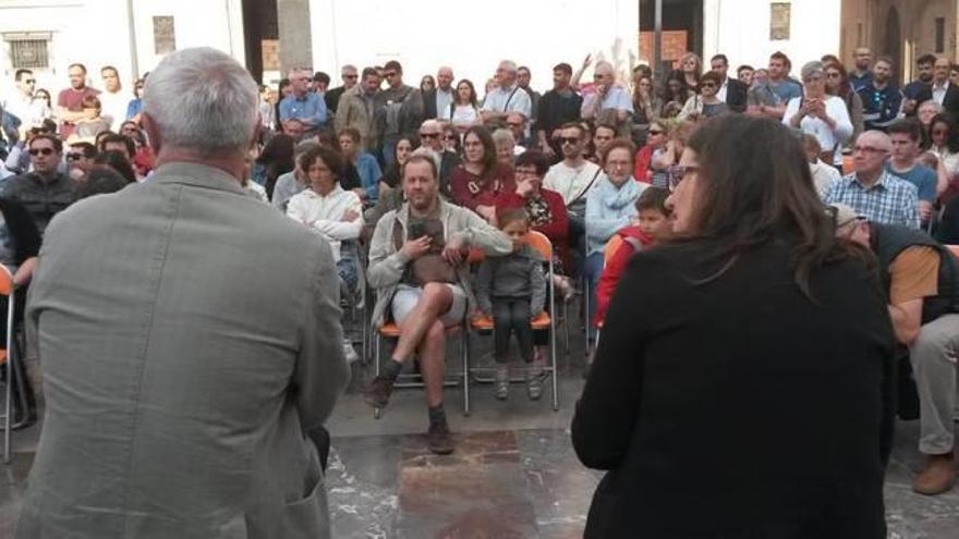 La candidata de Compromís al Consell, Mónica Oltra, ayer durante un acto con ciudadanos.