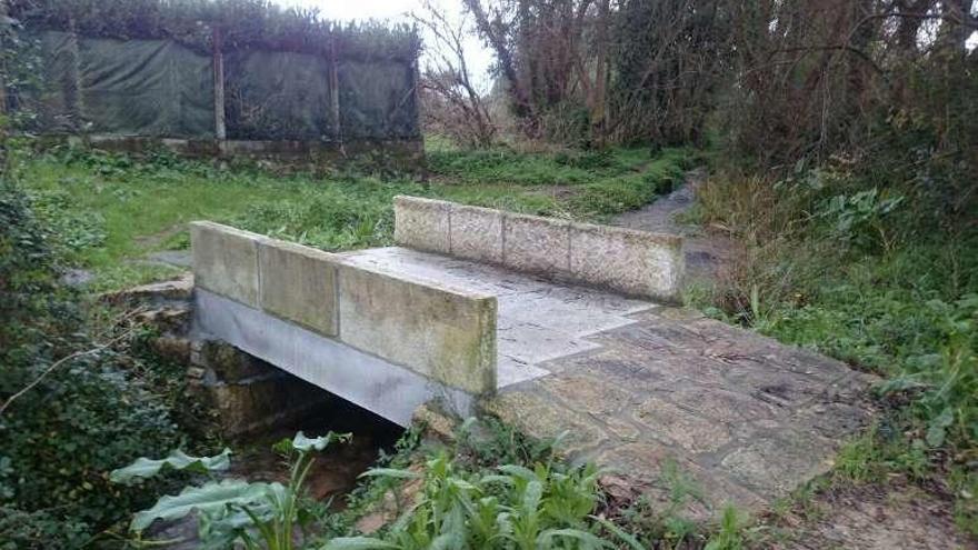 Puente sobre el Bouzós que generó un &quot;malentendido&quot;. // G.Núñez