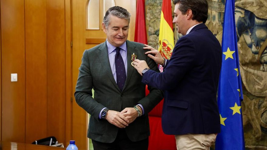 Entrega de la Medalla de la Policía Local a Antonio Sanz