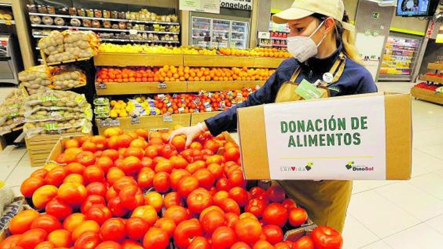 HiperDino evita que 400 toneladas de alimentos acaben en el contenedor | EL DÍA