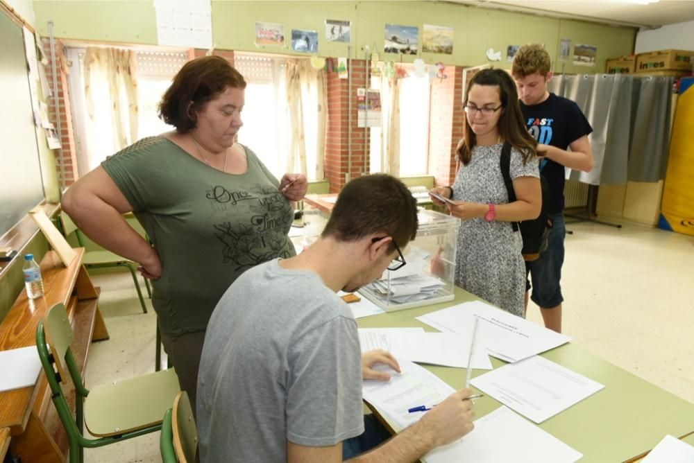 Elecciones Generales: Ambiente en los colegios de