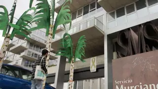 Familiares del empleado del SMS investigado por alterar la bolsa triplicaron puntuación en un año