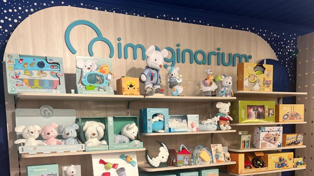Productos de la marca Imaginarium en una tienda de Juguettos