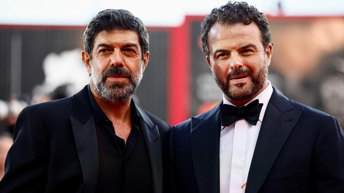 El actor Pierfrancesco Favino y el director de 'Comandante', Edoardo de Angelis.