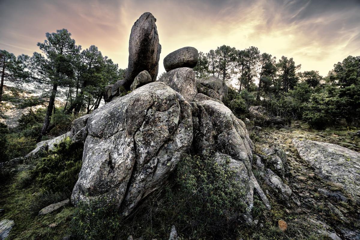 Estos riscos de granito y pinos en La Pedriza han sido escenario de rodaje de cine en tiempos del espagueti western.