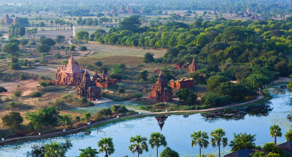 Templos de Bagan desde el río Ayeyarwady.