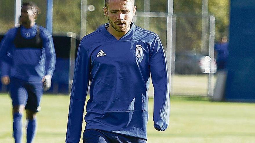 Aarón Ñíguez, al comienzo del entrenamiento de ayer.