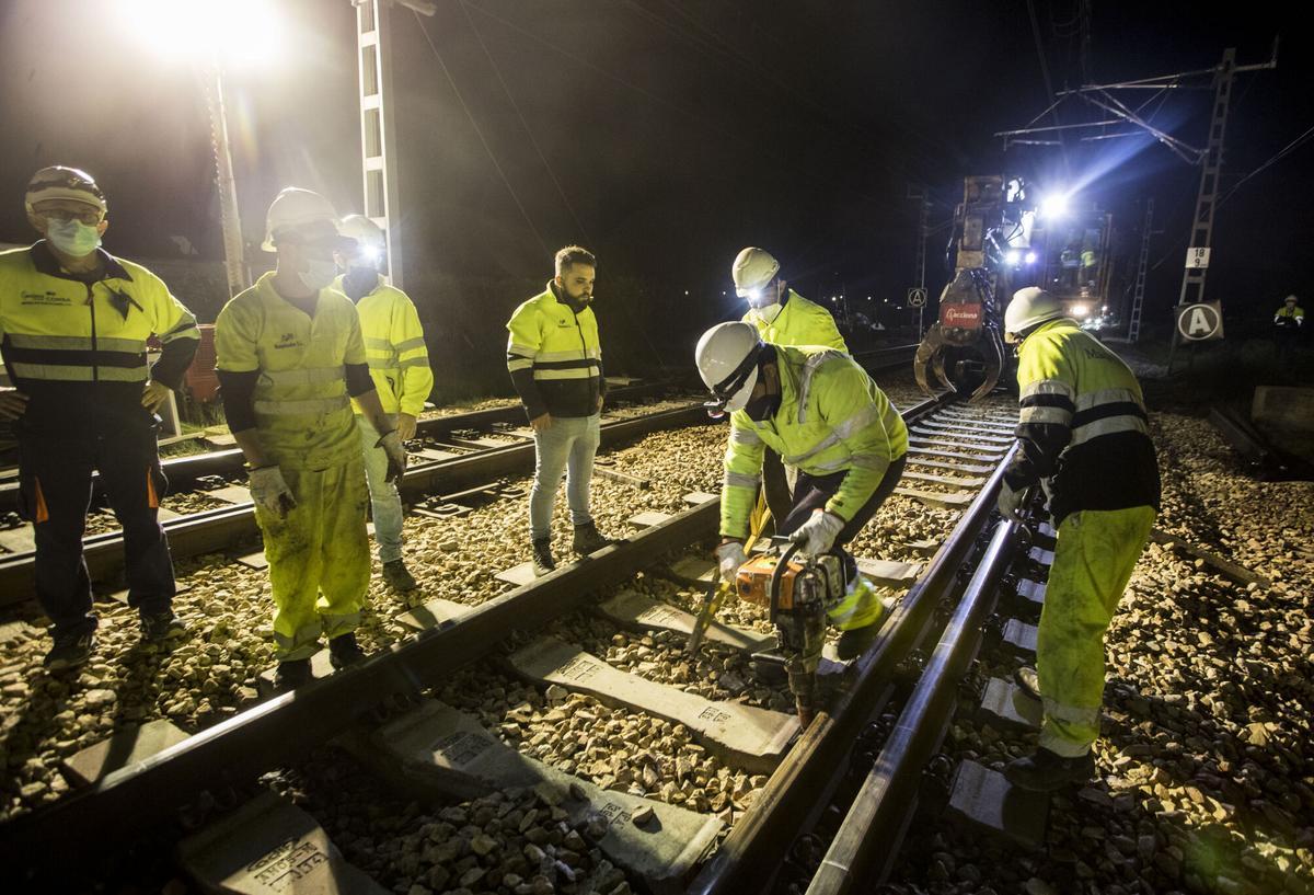 Obras del tercer hilo del corredor, en el tramo Castelló-València.