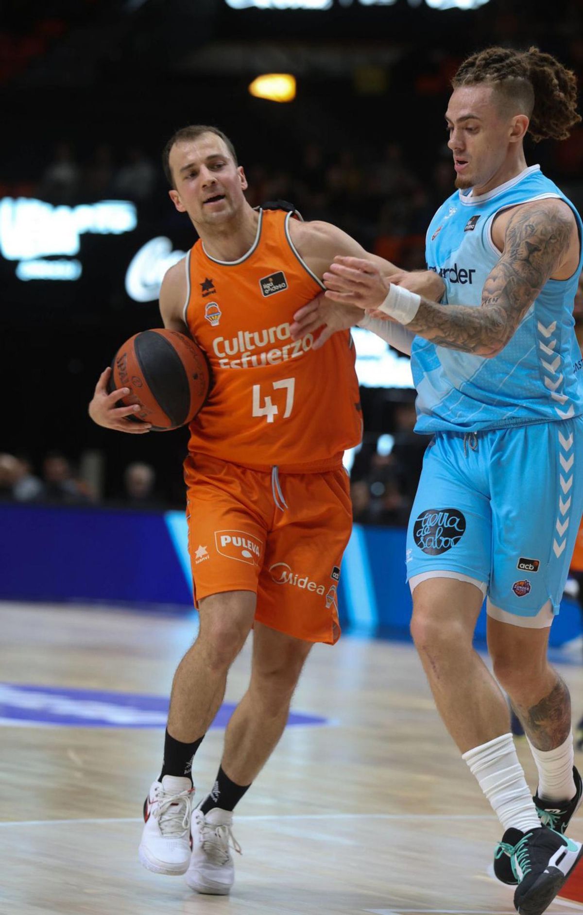 El Valencia BC impone la lógica ante el colista