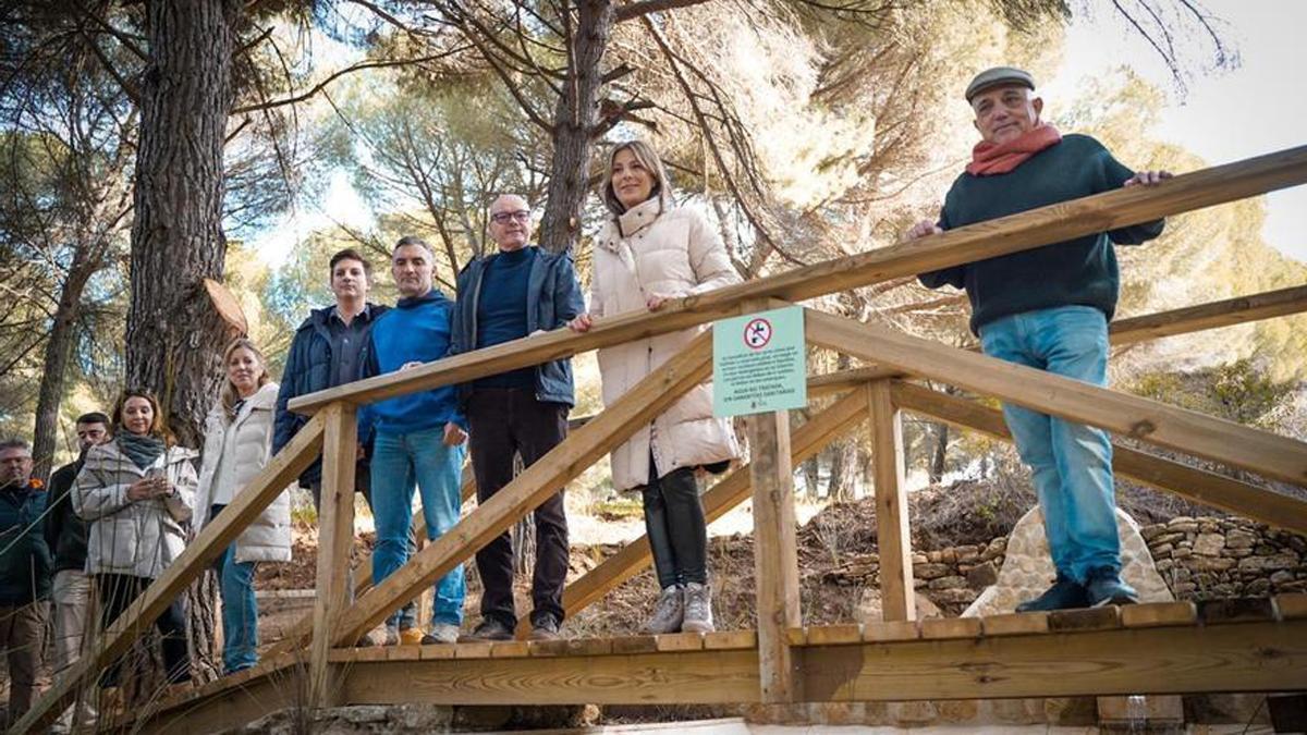 El delegado territorial de Medio Ambiente en Málaga, José Antonio Víquez, junto a la alcaldesa de Ronda, Mari Paz Fernández.