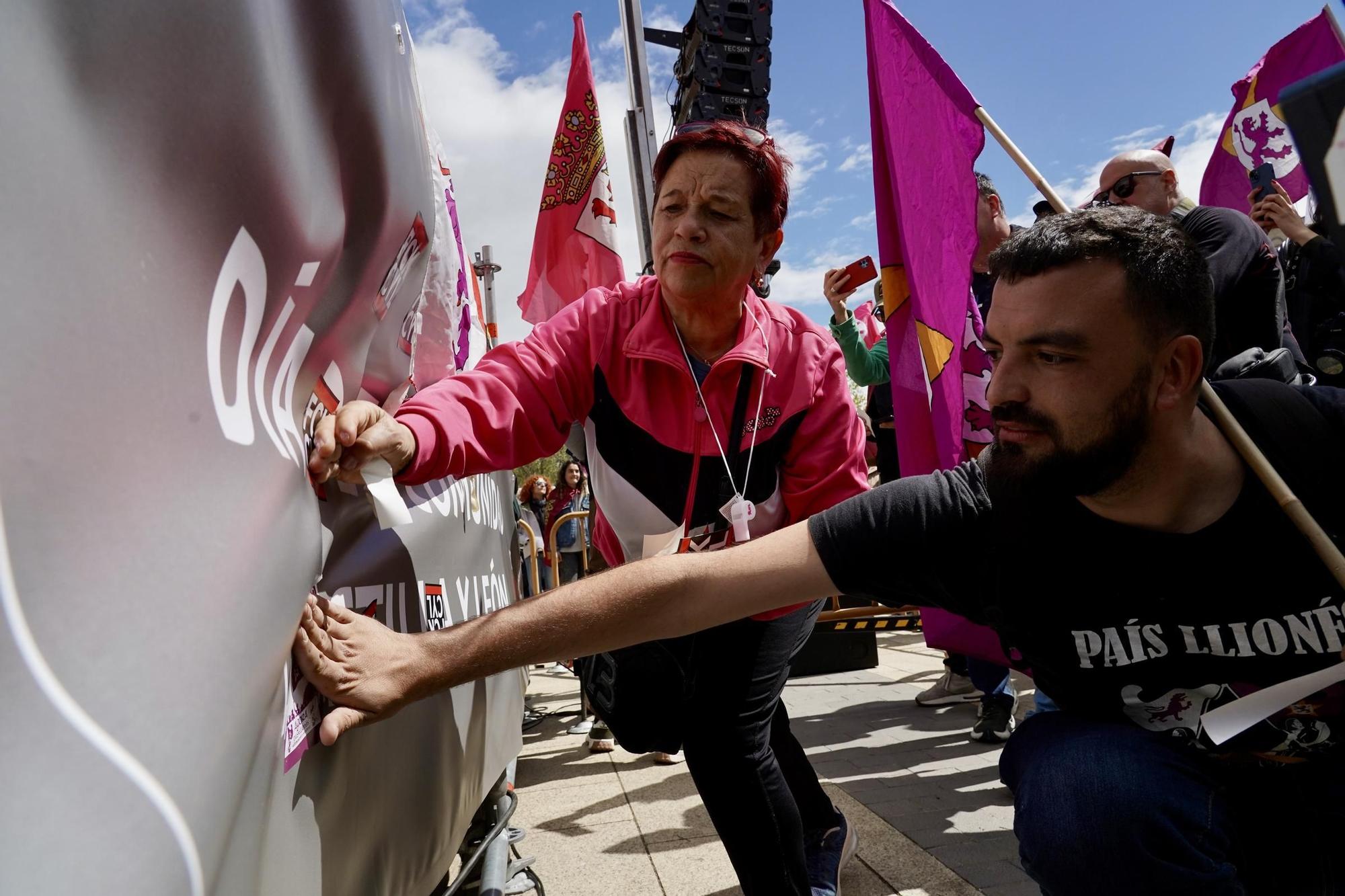 GALERÍA: Así han sido las protestas en León que han obligado a suspender los actos por el Día de la Comunidad