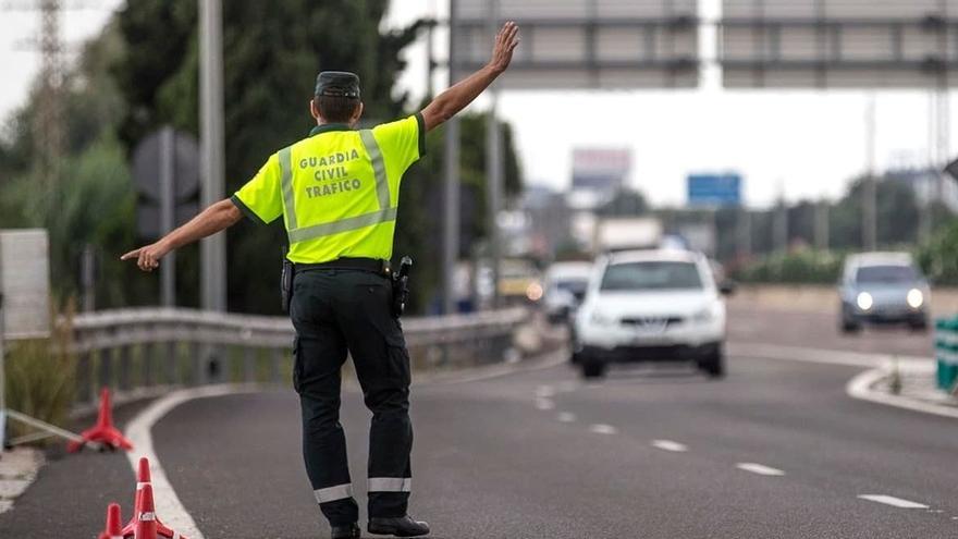 Precaución, amigo conductor: si no llevas esto desde el mes de abril serás multado por la DGT