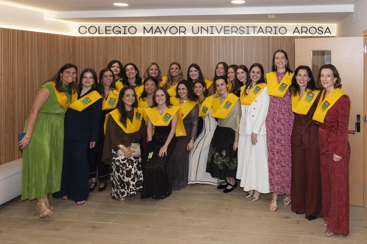 Residentes del Colegio Mayor Arosa becadas en la ceremonia celebrada este año.