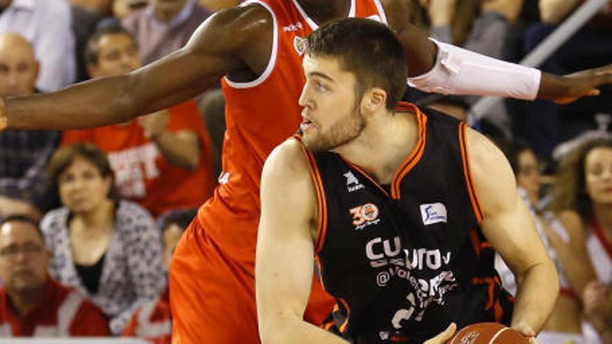 Mike Tobey, en acción con el Valencia Basket.