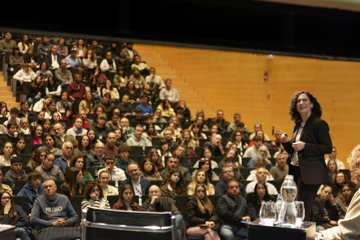 La Jornada de Portes Obertes «En família a l’UJI» mostra a 1.200 persones l’oferta formativa i les instal·lacions i serveis del campus La Jornada de Portes Obertes «En família a l’UJI» mostra a 1.200 persones l’oferta formativa i les instal·lacions i serveis del campus