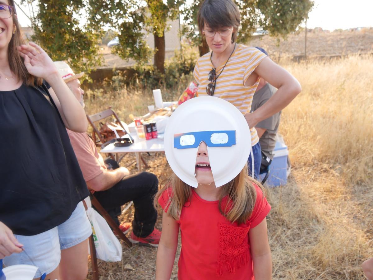 Observación del eclipse en Camarzana de Tera.