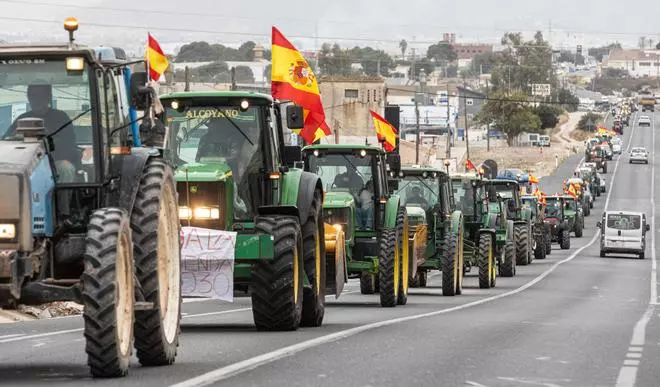 Tractorada en Crevillent y Elche