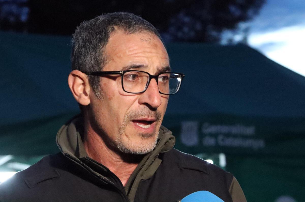 El cap de l'Àrea Bàsica del Vallès Occidental dels Agents Rurals, el sotsinspector David Gàmiz, en una atenció als periodistes