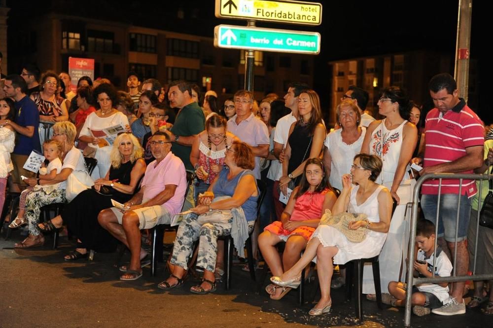 Desfile de Moros y Cristianos por las calles de Mu