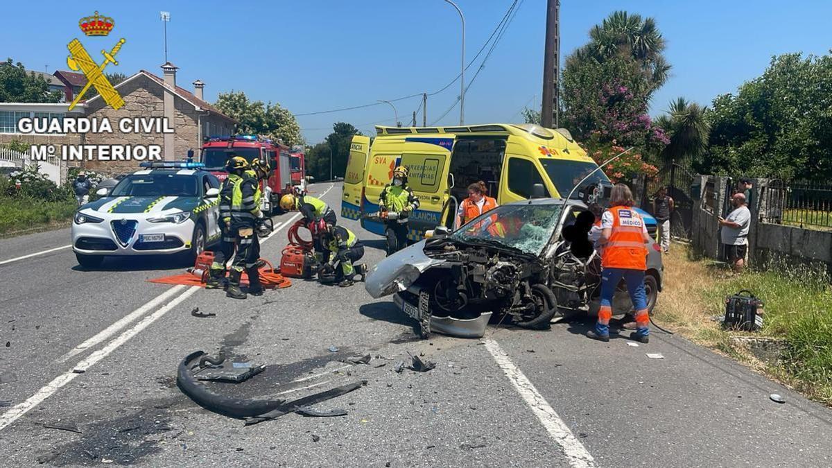 Turismo accidentado en la N-550 tras chocar contra un camión bañera al sur de Pontevedra