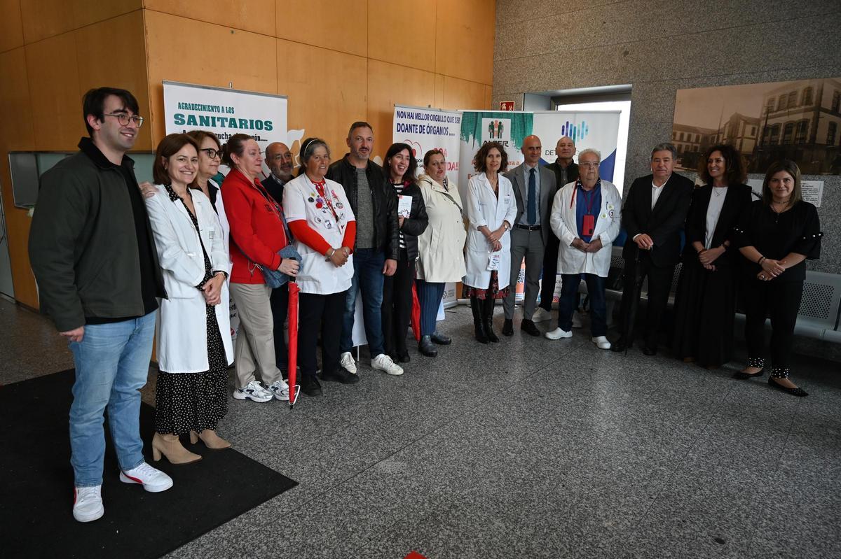 Foto de familia en el acto en homenaje a los donantes y sanitarios.