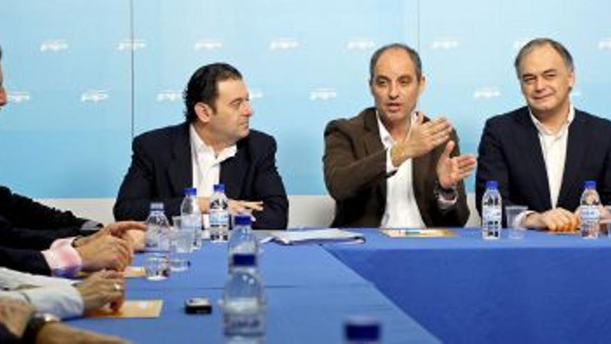 El PP asume que deberá apoyar los planes si la patronal se suma