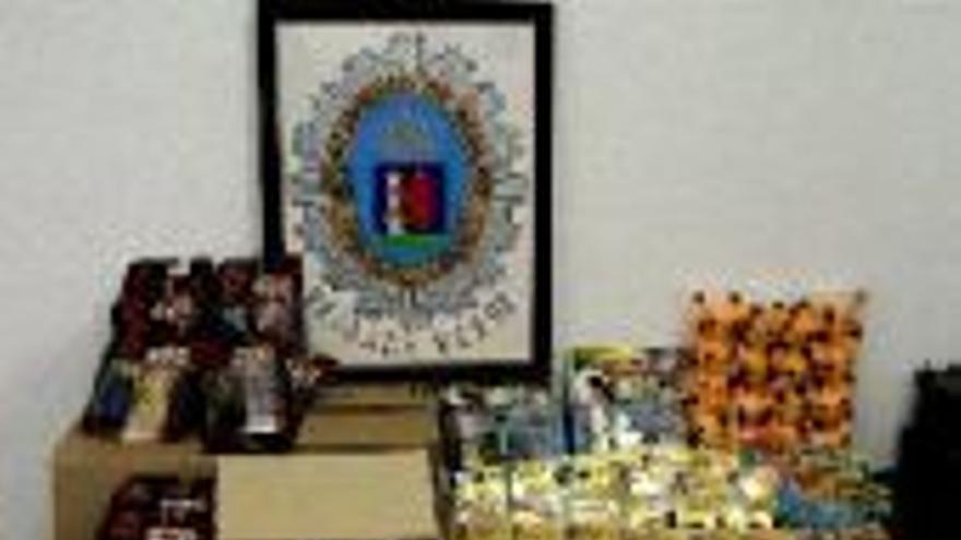 La policía local decomisa 1.200 objetos falsificados