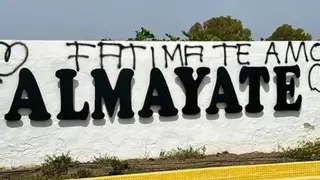 Un "te amo" en el lugar equivocado: así respondió un pueblo de Málaga al mural más comentado