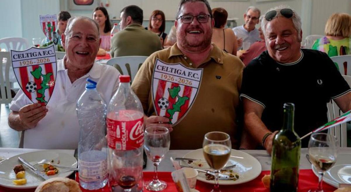 El Céltiga reunió a más de 200 personas en la lonja. | IÑAKI ABELLA