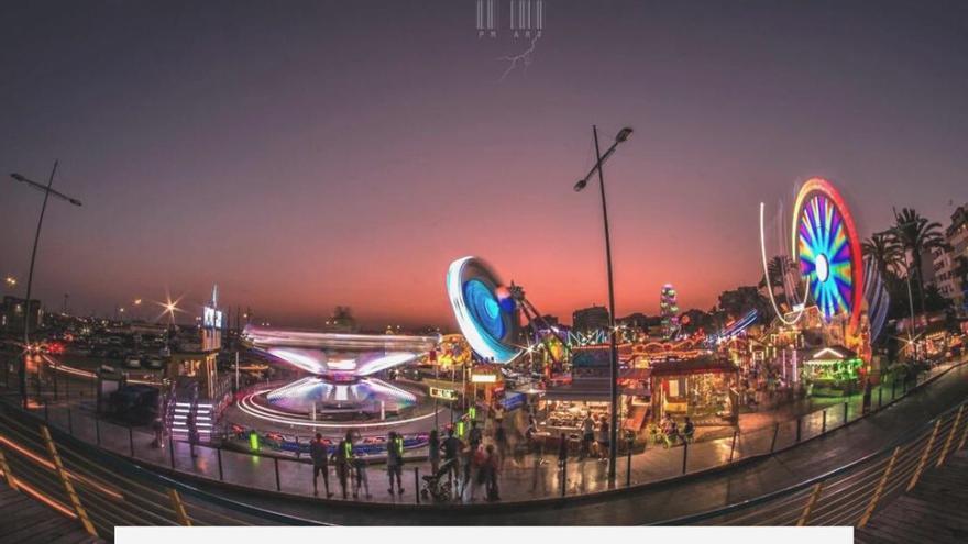 Imagen de la feria de atracciones en el puerto de Torrevieja