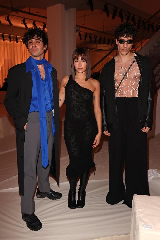 Los looks de Aitana y los Javis en el desfile de MM6 Maison Margiela