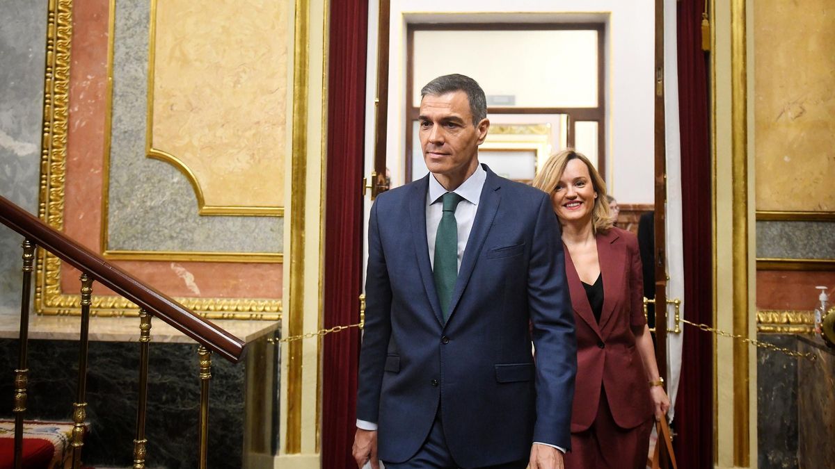 El presidente del Gobierno, Pedro Sánchez, y la ministra Portavoz, de Educación, Formación Profesional y Deportes, Pilar Alegría, durante una sesión de control al Gobierno, en el Congreso de los Diputados, a 11 de junio de 2025, en Madrid (España).