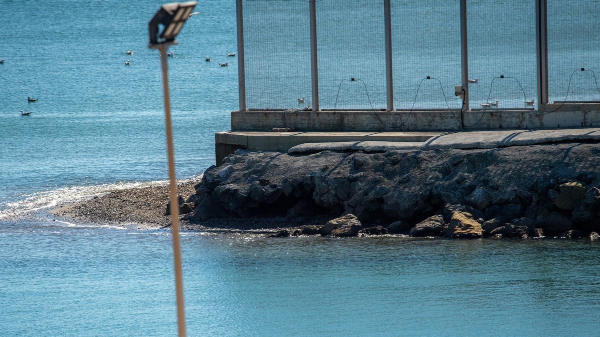 Tres quilòmetres nedant en aigües fredes i enmig d’intensos corrents marins