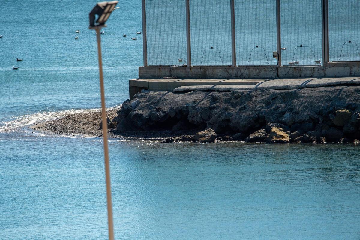 Archivo - La frontera de El Tarajal, en Ceuta.