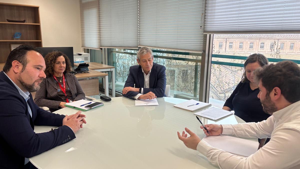 Reunión del gobierno de Manises con infraestructuras Sanitarias.