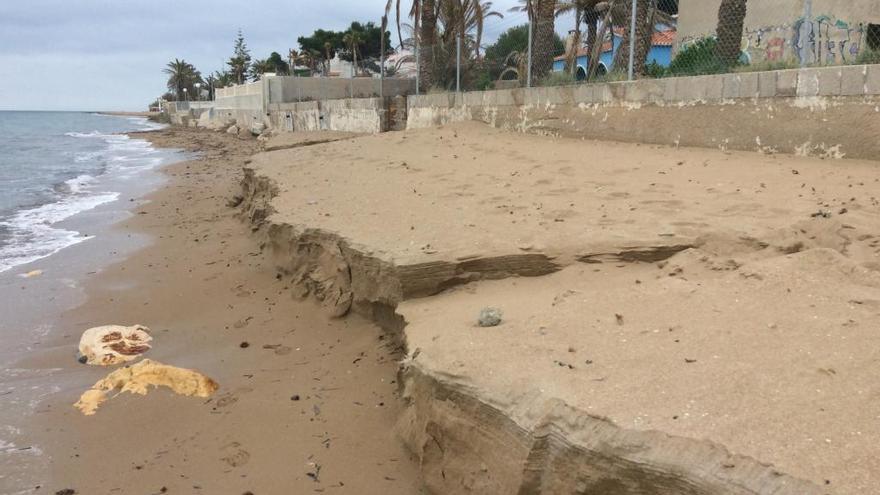 Dénia contratará de urgencia a socorristas para tener vigilancia en su playa urbana en Pascua