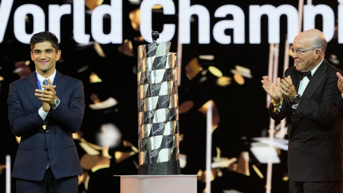 Jorge Martín inscribió su nombre en el trofeo de campeones
