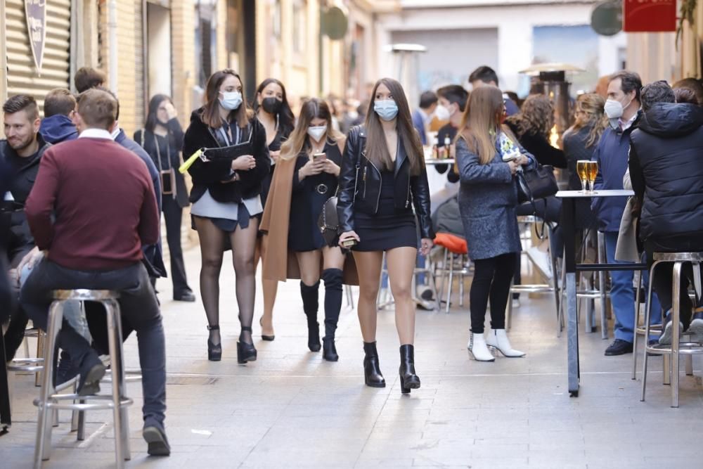 Algunos murcianos no perdonan su visita a la Plaza de las Flores para despedir el año