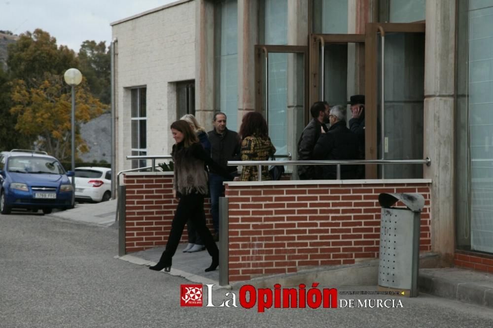 Familiares y amigos dan el último adiós a José Antonio Pujante en el tanatorio Lázaro de Lorca