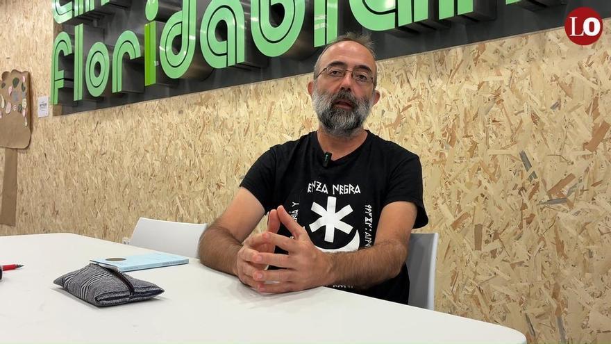 José Daniel Espejo Balanza, poeta: "No puedo convertir el dolor en una historia de superación porque faltaría a la verdad"