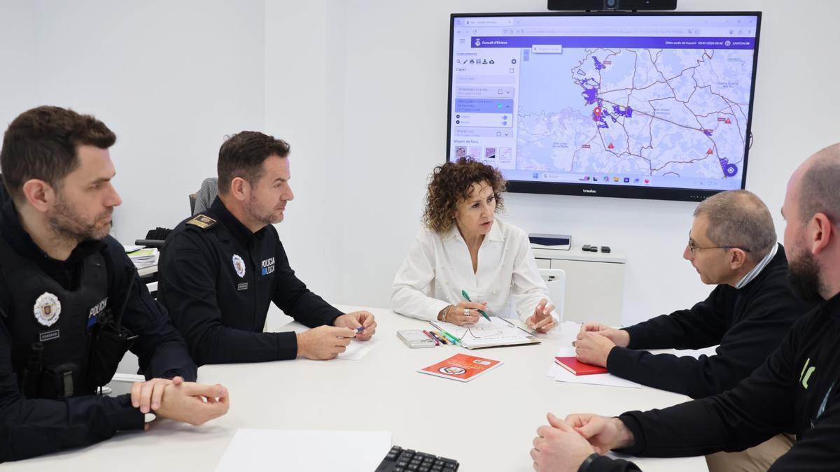 Un momento de la reunión entre el Consell de Ibiza y el Ayuntamiento de Sant Antoni.