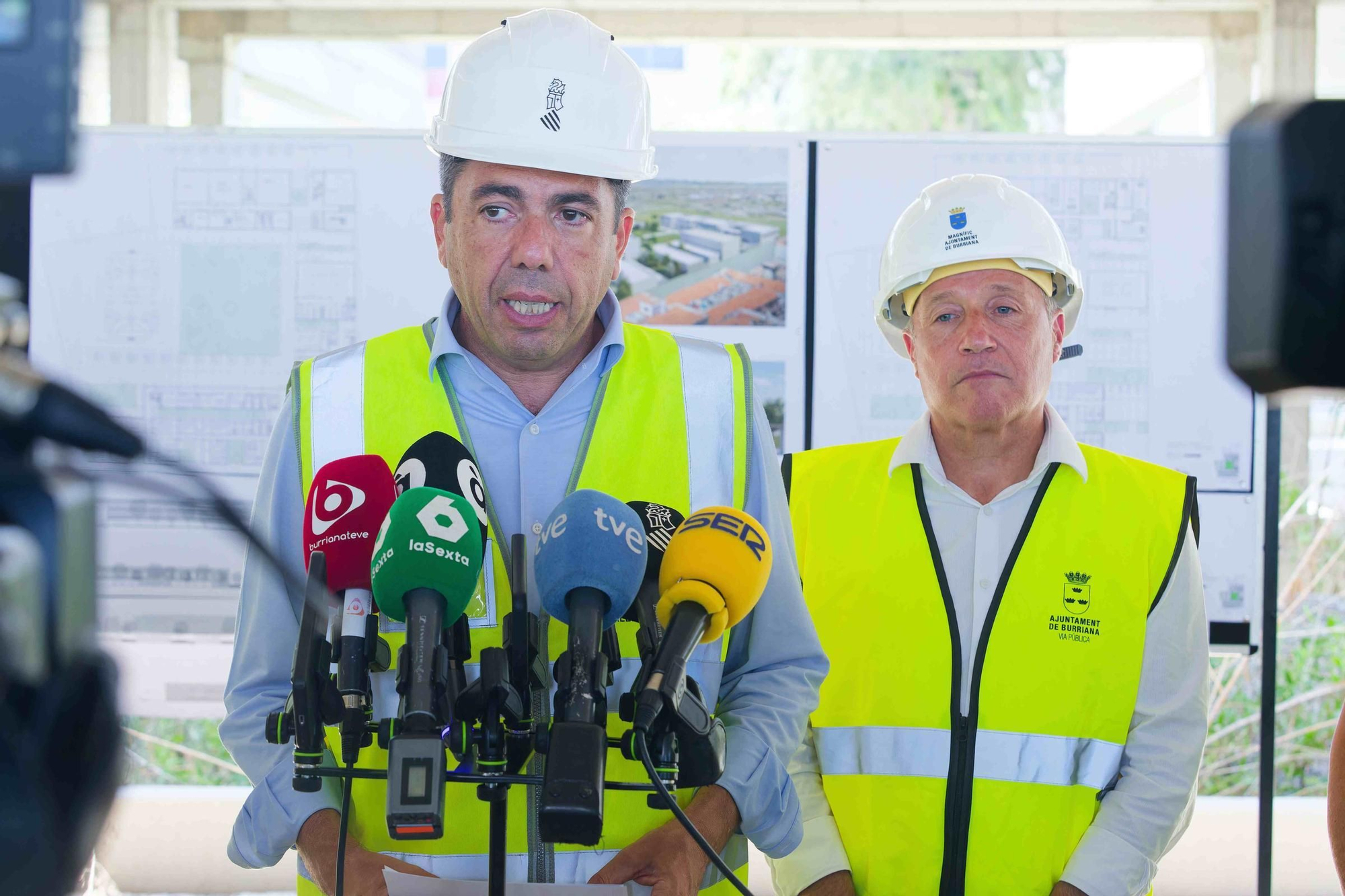 Visita de Mazón al futuro IES Jaume I de Burriana